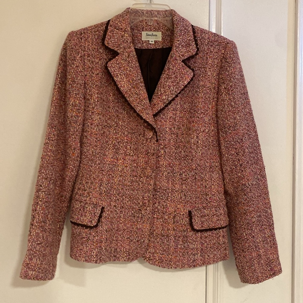 Neiman Marcus Exclusive Tweed wool Skirt Suit, Pink, size 8